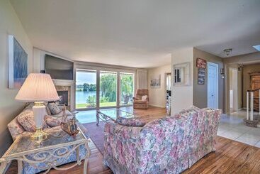 بيت ريفى Lake House W/ Hot Tub   1 Mi To Surf  N Slide