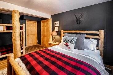 קוטג'' Remodeled Fairplay Log Cabin W/ Sauna + Loft!