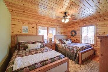 コテージ Deck, Gas Grill + Mtn Views: Sparta Cabin Stay!
