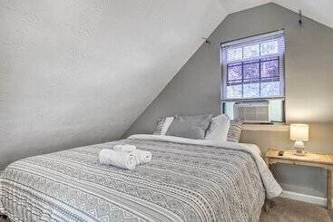 קוטג'' Updated Indianapolis Home Near White River!