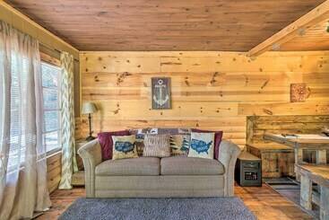 茅舍 Branson Area Couple S Cabin W/ Spacious Deck!