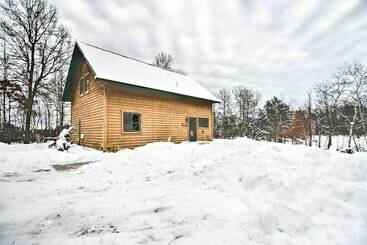 کلبه Cabin W/ Fireplace < 1 Mile To Lakes + Golf