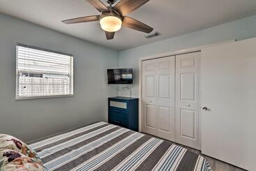 بيت ريفى Canalfront Bradenton Home W/ Dock & Pool!