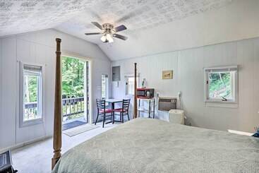 茅舍 Chalet Retreat: Cozy Cabin W/ On Site Creek!