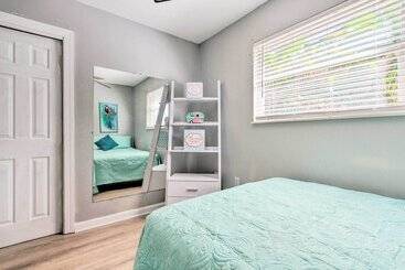 بيت ريفى Family Home W/ Private Pool & Fenced Yard!