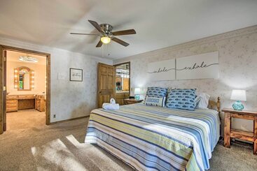 茅舍 Boat Dock + Slides: Lakefront Gravois Mills Home