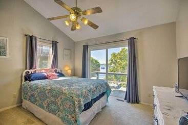 Сельский дом Lakefront Rocky Mount Home W/ Private Dock!