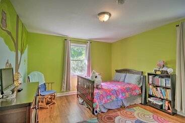 بيت ريفى Quiet Columbia Home W/ Fire Pit & Pool Table!