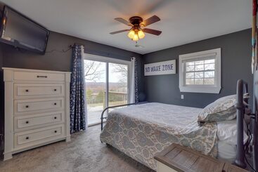 茅舍 Table Rock Lake Home   Fire Pit & Lake Views!
