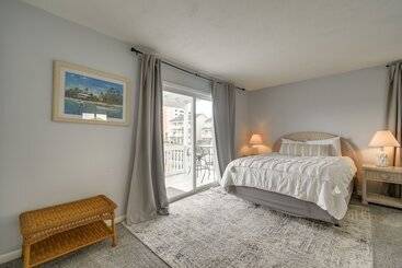 کلبه Waterfront North Myrtle Beach Home W/ Deck!