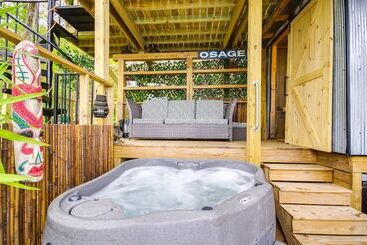 Сельский дом Waterfront Ozarks Home W/ Hot Tub, Bar & Dock