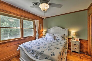 Сельский дом Bayfront Blounts Creek Home: Private Beach + Dock!