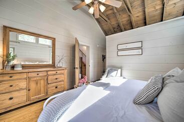 コテージ Deck + Fire Pits: Lake Toxaway Getaway!