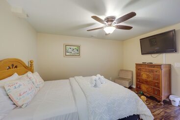 コテージ Classy Home W/ Hot Tub + Mt. Jefferson Views!