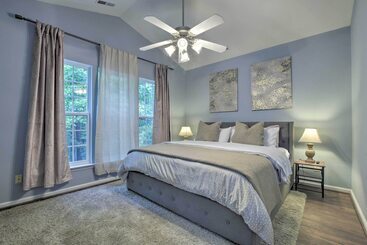 کلبه Modern Durham Retreat W/ Private Yard & Patio