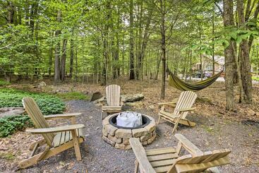 بيت ريفى Peaceful Poconos Hideaway: Grill + Fire Pit!