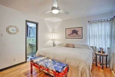 کلبه Pet Friendly River District Home W/ Fenced Yard
