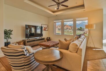 کلبه Zion Area Home W/ Scenic Views & Private Hot Tub!