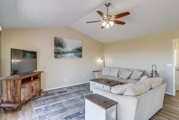 별장 Charming Edgemont Home W/ Deck & Lake Views!