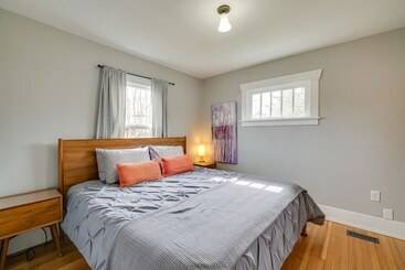 کلبه Charming Tacoma Vacation Home W/ Fenced Yard