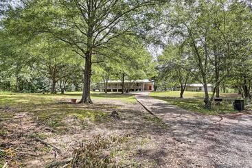 קוטג'' Hike On Site: Classic Cabin Nature Retreat