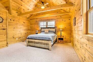 茅舍 Cozy Log Home: Centrally Located & Pet Friendly!