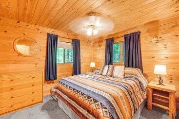 コテージ Arrowhead Lake Cabin: Near Skiing & Walk To Lake