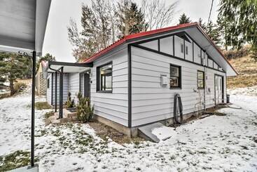 Сельский дом Downtown Bigfork Home W/ Fire Pit, Walk To Harbor!