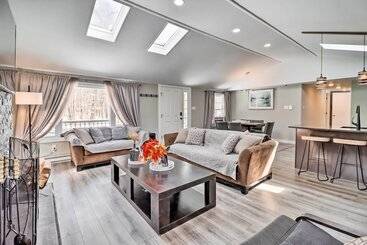 コテージ Hot Tub & Fire Pit: Modern Pocono Mountain Home