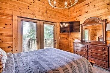 بيت ريفى Pigeon Forge Cabin W/ Amazing Mountain Views!
