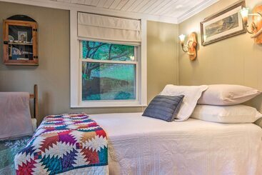 별장 Mtn Views + Fire Pit: Serene Chimney Rock Abode