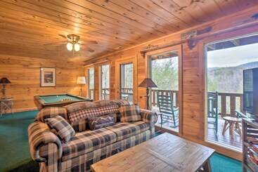 קוטג'' Quaint Sevierville Cabin W/ 2 Tier Deck & Hot Tub!