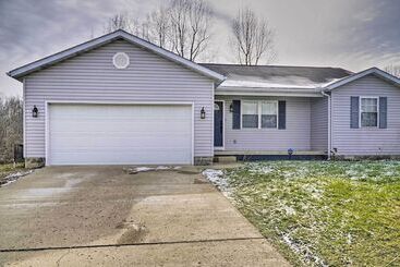 별장 Renovated Logan Home W/ Pond & Fire Pit