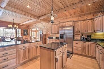 별장 Spacious House W/ Boat Dock On Red Cedar Lake