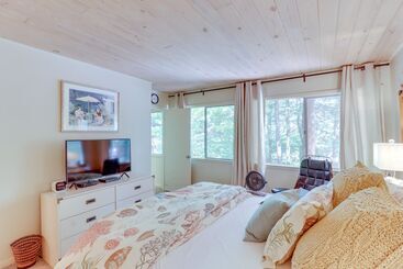 بيت ريفى Woodsy Mountain Home Escape: Walk To Marina!