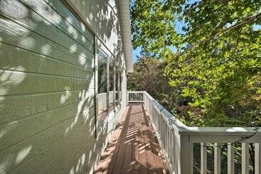 Сельский дом Beautiful Ozark Oasis W/ Deck: Walk To Beaver Lake