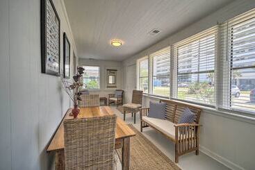 Bright Carolina Beach Cottage W/ Yard & Grill