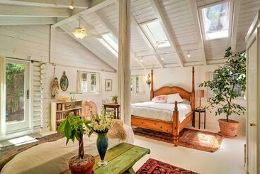 بيت ريفى Charming Santa Fe Studio Cabin W/ Patio & Yard!