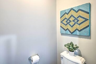 کلبه Hot Tub + Walk To Lakeside Dining: Meredith Home!