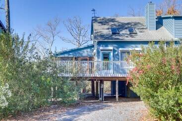 کلبه Home W/ Wetland Views  Half Mi To Bethany Beach!
