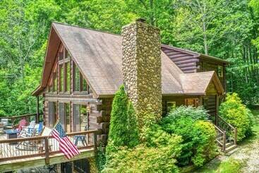 コテージ Luxe Cataloochee Cabin W/ Epic Mountain Views!