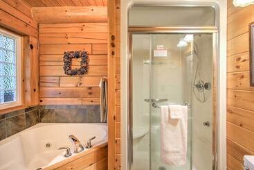 קוטג'' Rustic Smoky Mountain Cabin W/ Hot Tub & Fireplace