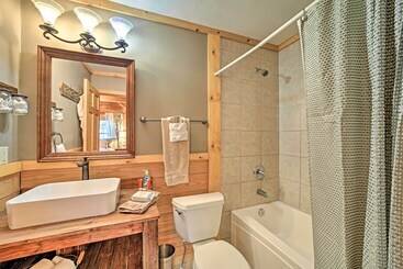 コテージ Creekside Bryson City Cabin W/ Private Hot Tub