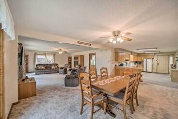 بيت ريفى Kayaks & Boat Dock: Waterfront Home In Grove