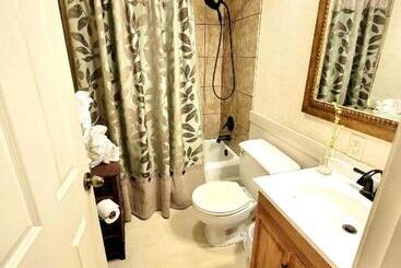 شقة فندقية Lake View Queen Guest Room With Two Queens, Sleeper Sofa And Patio Overlooking Lake Ouachita,