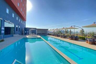 هتل Hampton Inn & Suites By Hilton Salamanca Bajio