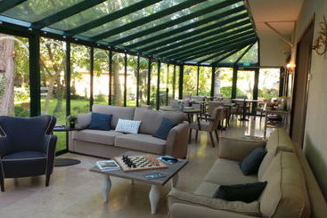 هتل Le Domaine De La Vallee