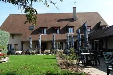 هتل Hôtel Restaurant Le Relais De La Sans Fond