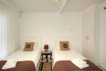 پانسیون Amanzi Guest House