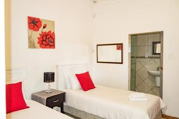 پانسیون Amanzi Guest House